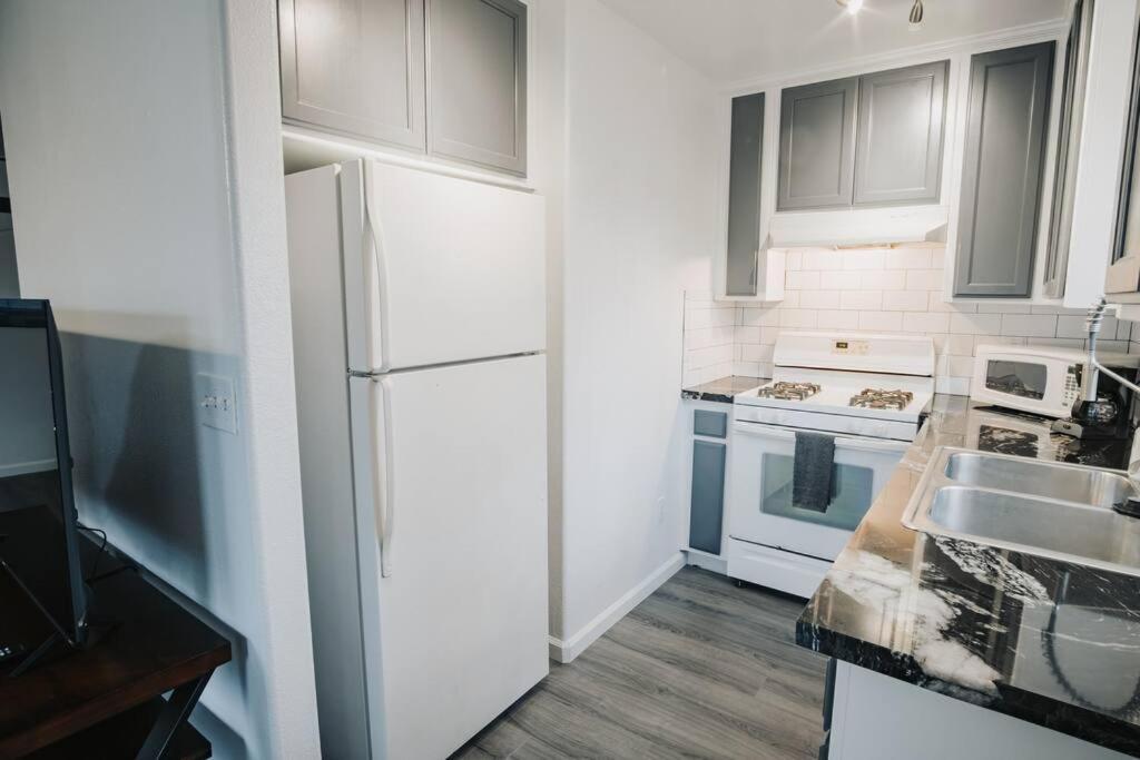 Gorgeous Upstairs Studio With Patio And Laundry Чико Екстериор снимка
