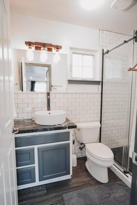 Gorgeous Upstairs Studio With Patio And Laundry Чико Екстериор снимка